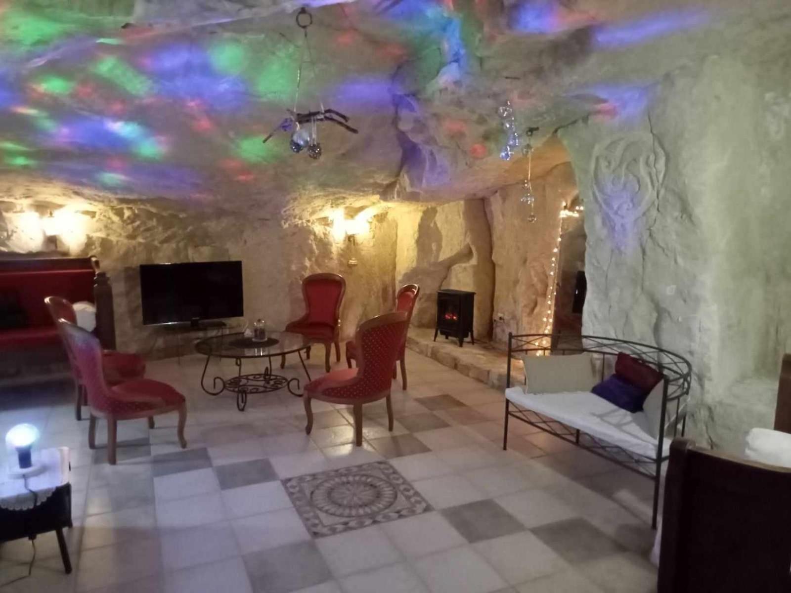 Esprit Troglo Villa Beaumont-en-Véron Exterior foto