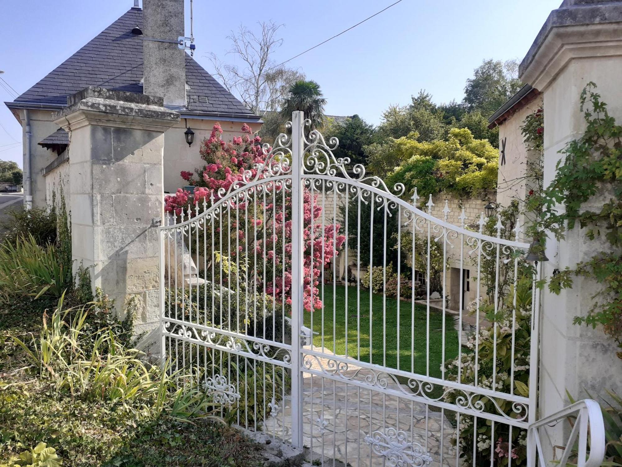 Esprit Troglo Villa Beaumont-en-Véron Exterior foto