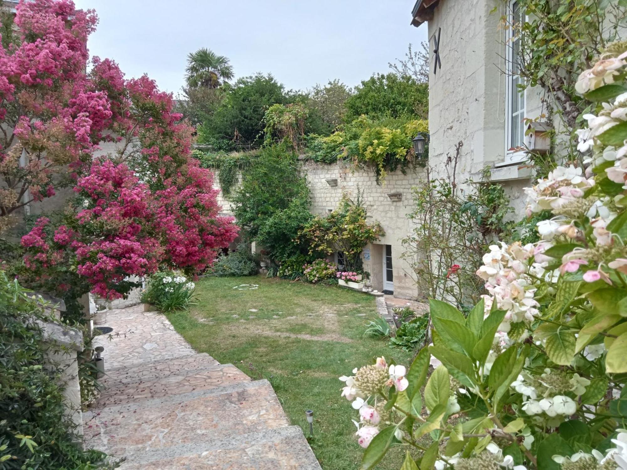 Esprit Troglo Villa Beaumont-en-Véron Exterior foto